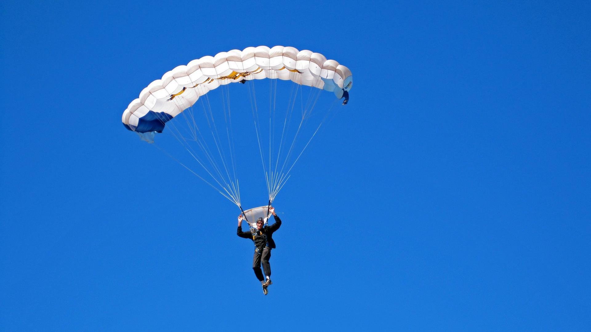 综合体育系“校园跑道利用效率评估赛” 以数据佐证优化方案